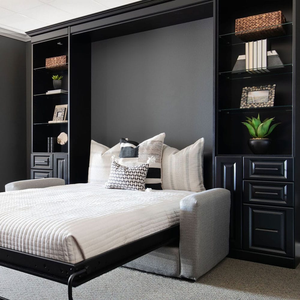 The Chesterfield Murphy bed with shelving is ideal for any home. Its bookshelves let you easily display your favorite items.